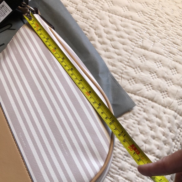 Tahari Logo Hobo sand stripe handbag including grey cover protector. - Picture 4 of 10